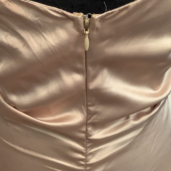 GLAMOROUS STUNNING gold gown w/train NIKI LIVAS size 8.Worn once; dry cleaned. - Picture 6 of 8